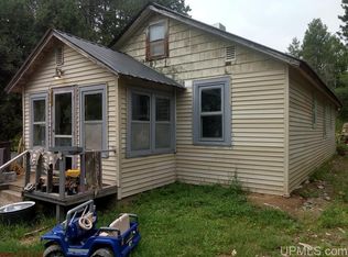 515 Hunter Rd, Iron River, MI 49935