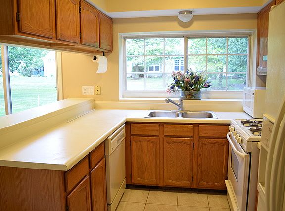 5th image of 1460 W Sapphire Dr