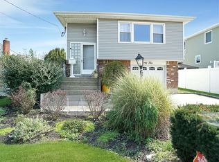 75 Alhambra Rd, Massapequa, NY 11758
