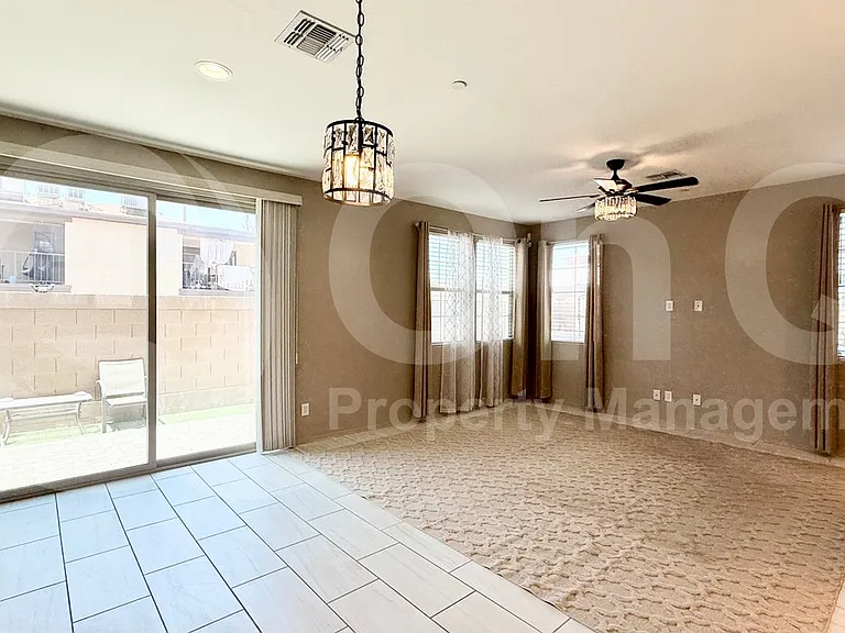156 N 56th Pl — Photo 6
