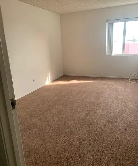 940 Westmount Dr — Photo 9