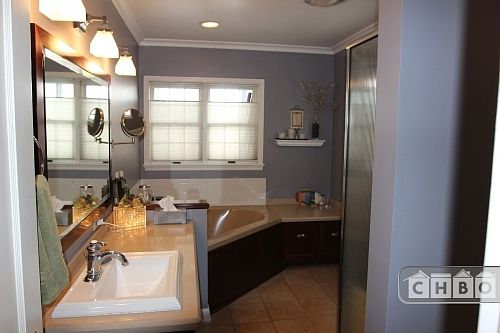 1st floor bath, corner jacuzzi tub