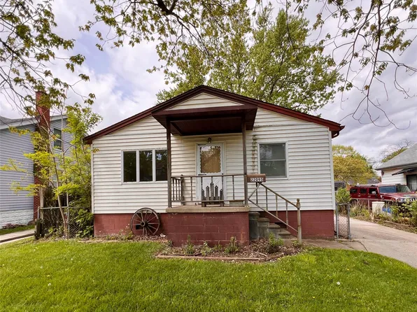 22095 Elmwood Ave, Eastpointe, MI 48021
