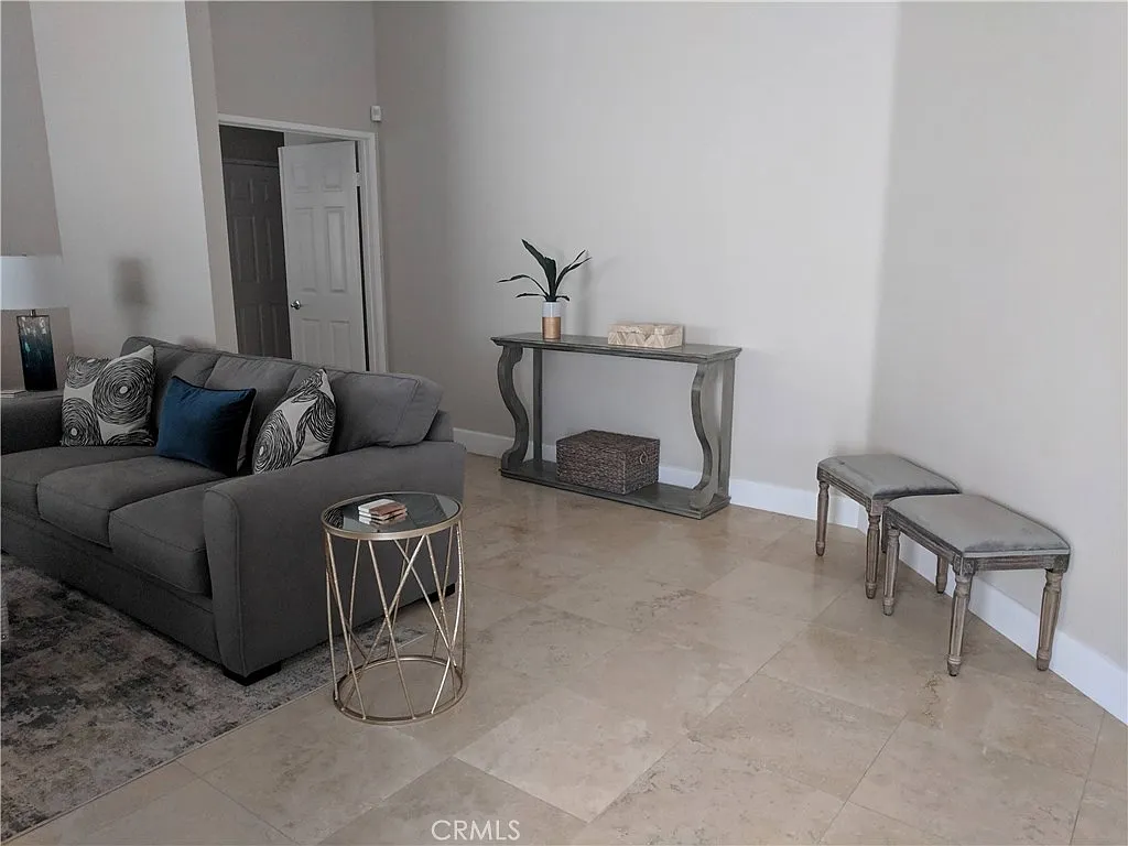 2 bed, 2.5 bath, 1650 sqft, $4,500 — Photo 3