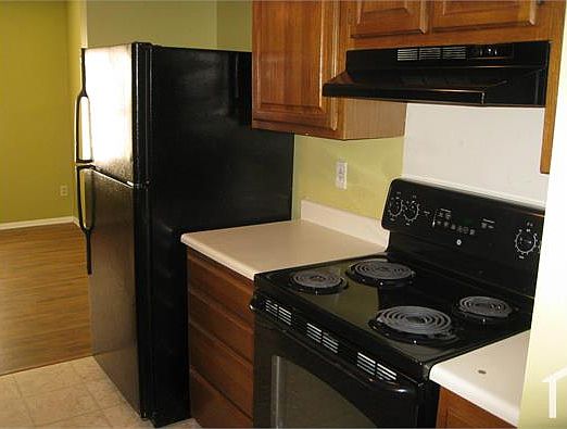 3rd image of 7617 Holly Grove Ct
