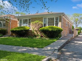 3136 W Jarvis Ave, Chicago, IL 60645