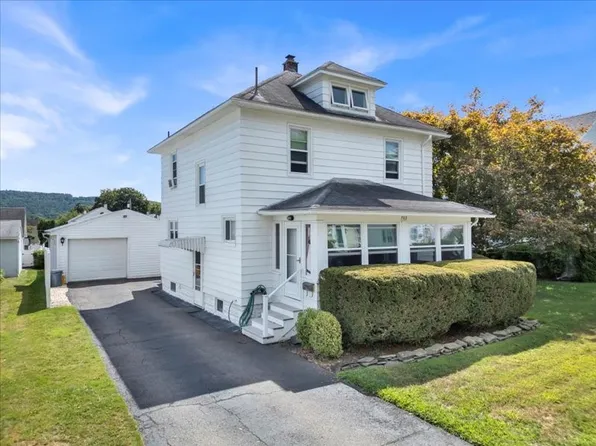 702 Church St, Endicott, NY 13760