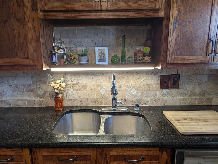 919 Milam Dr — Photo 2
