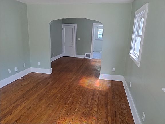 5th image of 216 N Magnolia Ave
