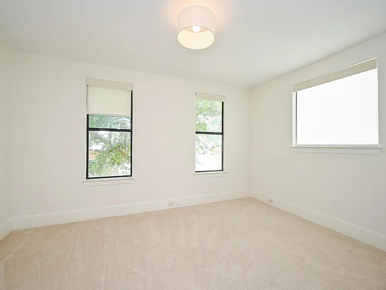1825 W 24th St — Photo 26