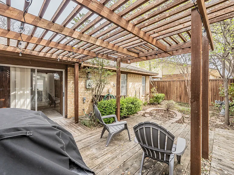8901 Thompson Cir — Photo 46