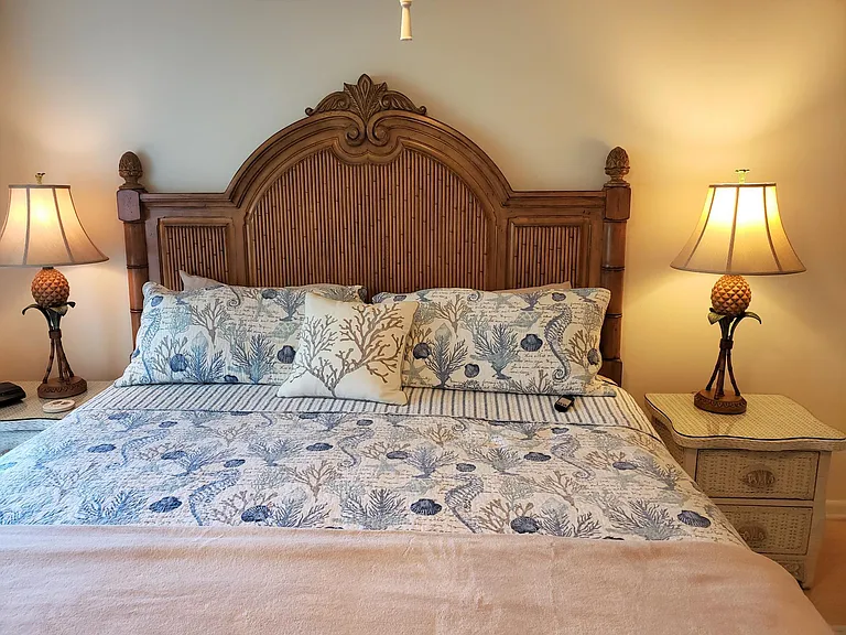 Tommy Bahama king size remote controlled back adjustable bed