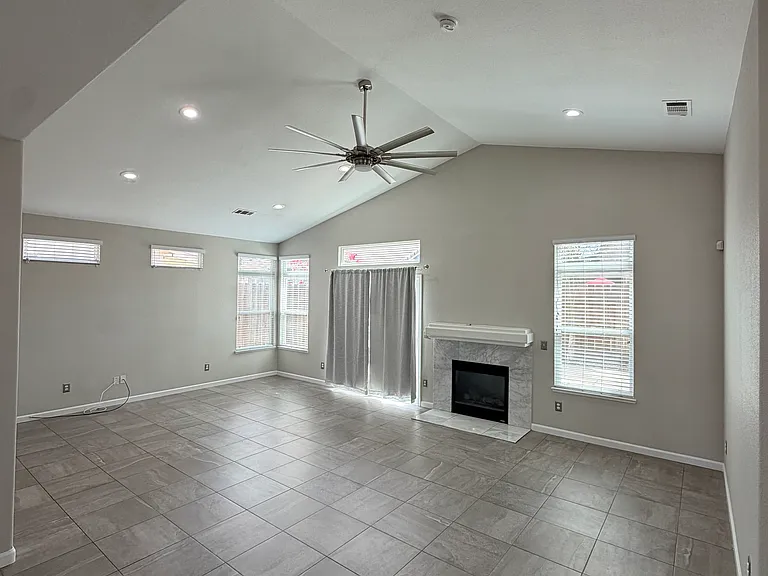 3920 Mountain View Rd — Photo 2