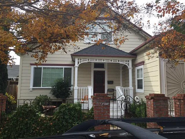 1225 Mastic St photo 1