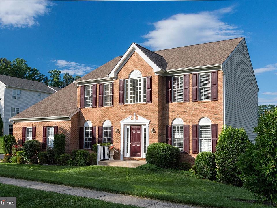 1st image of 4 Trellis Dr