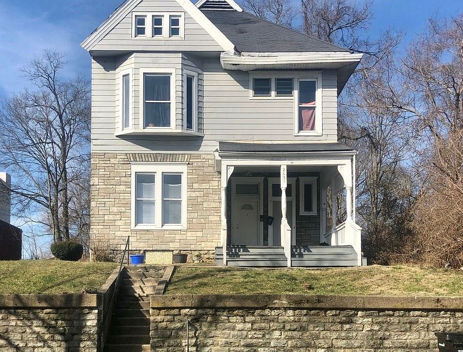 1st image of 2631 Victory Pkwy #1