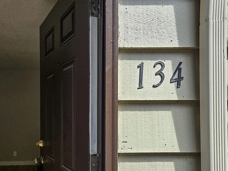132-168 Sunset Ave N — Photo 3