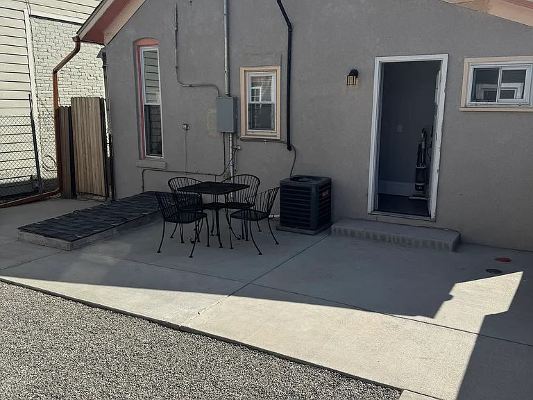 2517 Curtis St — Photo 17
