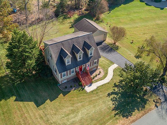 2nd image of 104 Woodger Cir