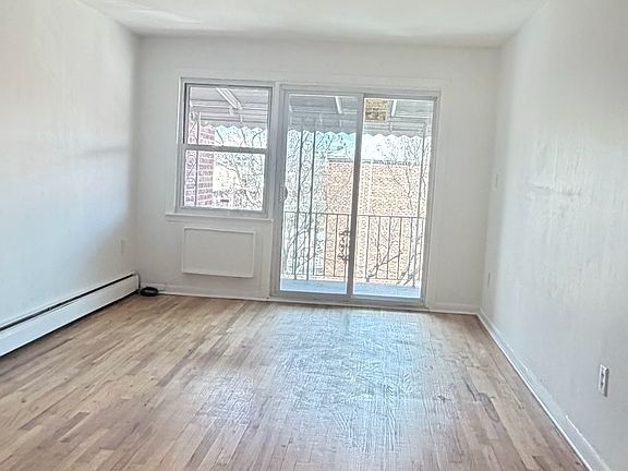 4th image of 79-18 Kneeland Ave #2