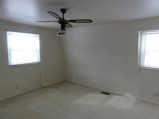 1st image of 528 Adrian Ct