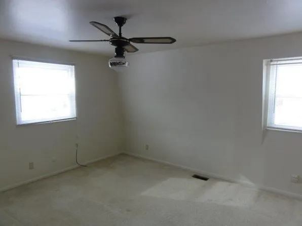 528 Adrian Ct, Brookville, OH 45309