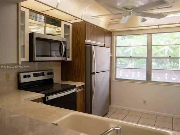 2001 Granada Dr APT N2, Coconut Creek, FL 33066