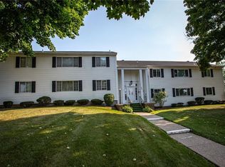 26 Colonial Pkwy APT F, Pittsford, NY