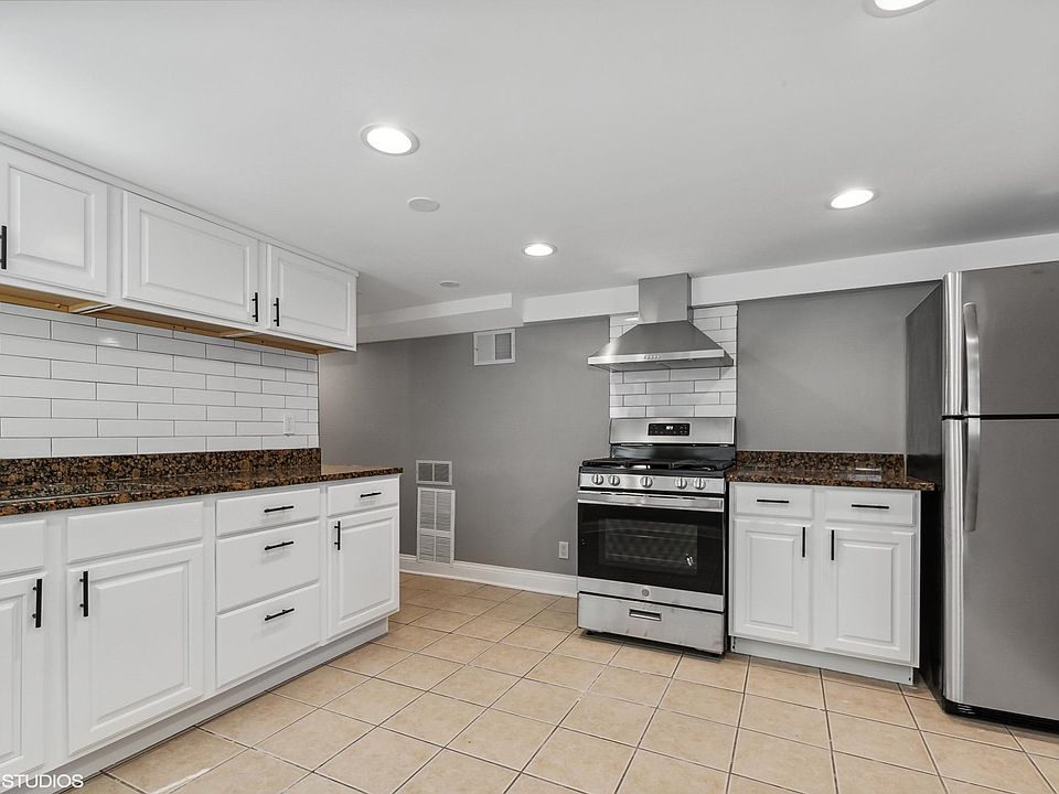 1st image of 5331 W Leland Ave Unit G
