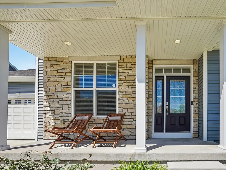 236 Sunshine Ln — Photo 3