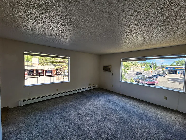 605 S Grand Ave — Photo 15