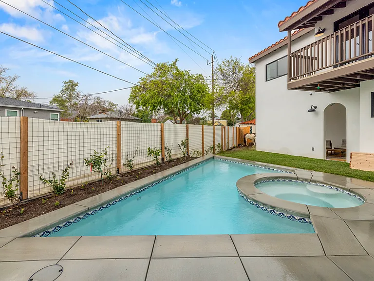 1221 S Chavez St — Photo 18