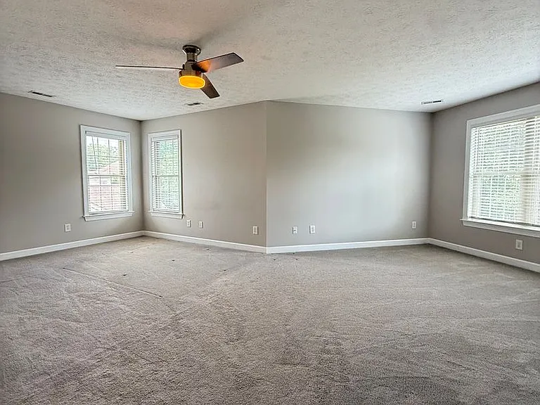 115 Sheldon Ct — Photo 17