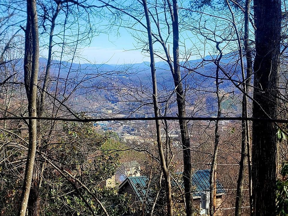 1st image of 17 Zurich Rd #17