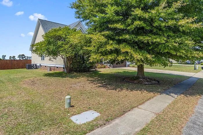 720 Camwheel Dr — Photo 3