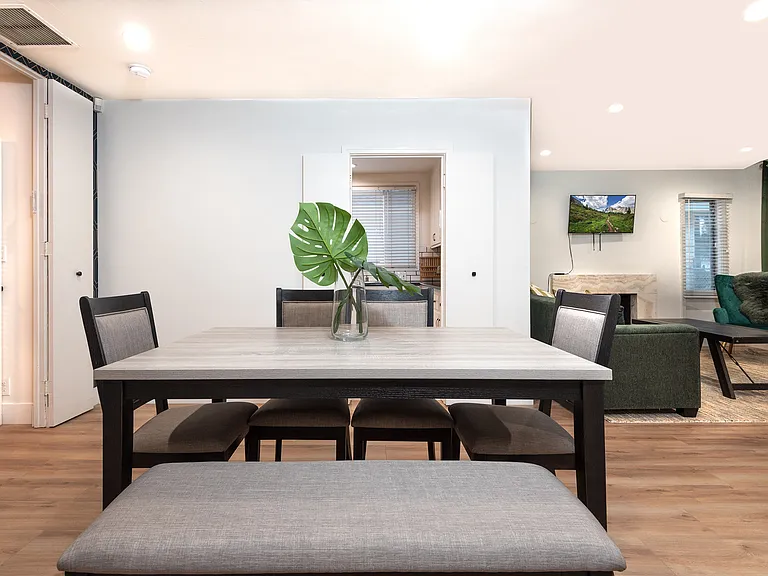 307 S La Peer Dr — Photo 24