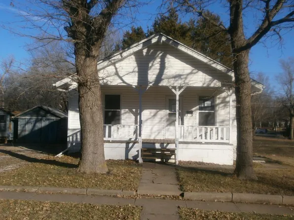 418 East Ave S, Lyons, KS 67554