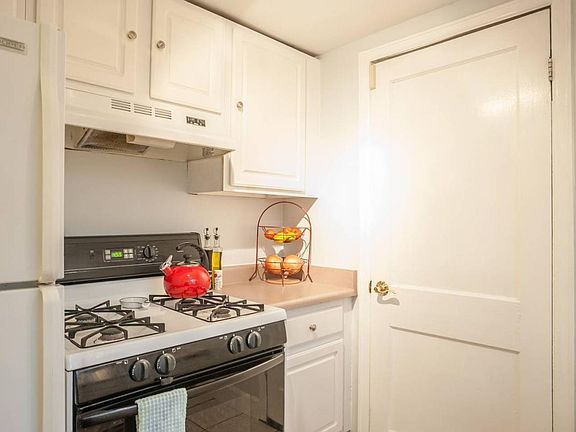 5th image of 2936 N Josephine St