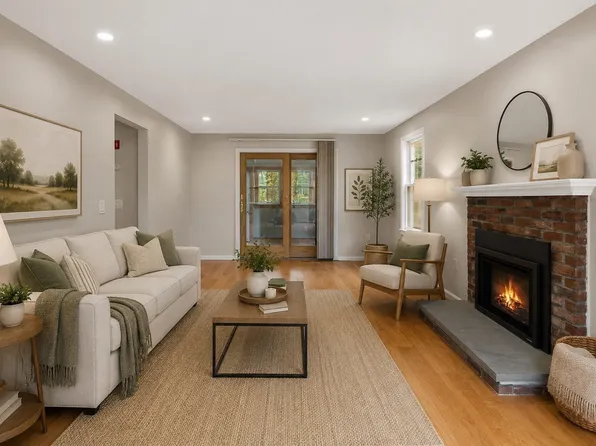 76 Woodridge Rd, Duxbury, MA 02332