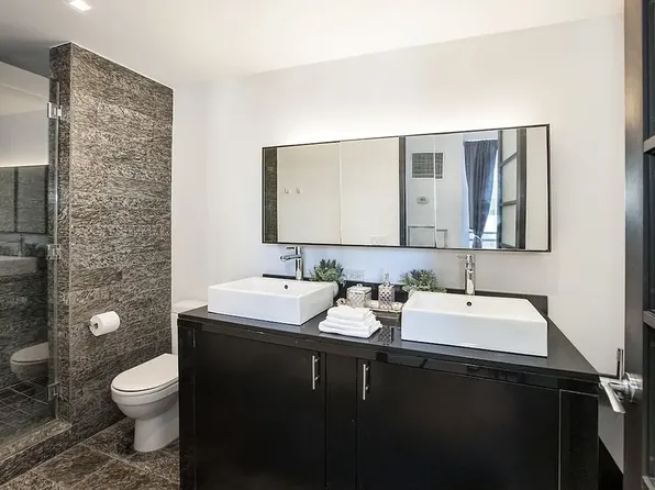 20 Pine Street image 4 of 17