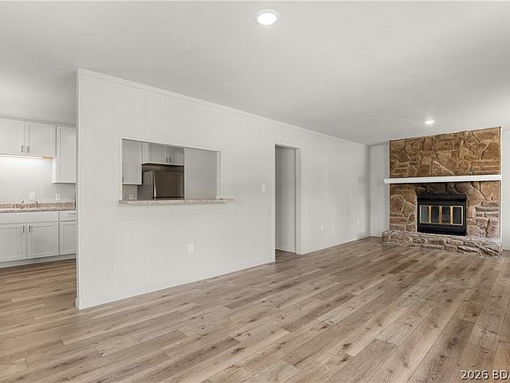 5th image of 151 Illinois St NE