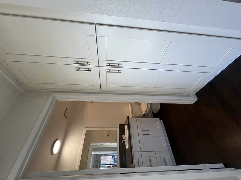 Chateau Emelita Apartments — Photo 20