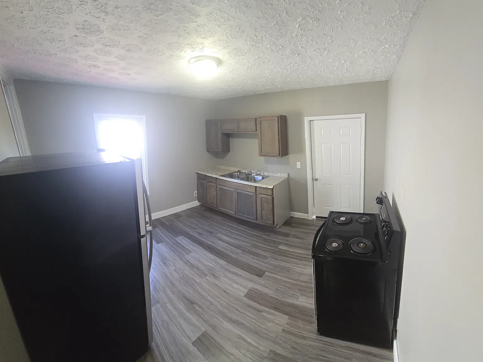 2 bed, 1000 sqft, $1,299 — Photo 3