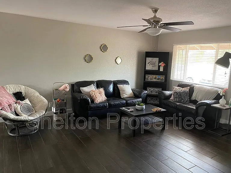 1421 S Roberts Rd — Photo 5