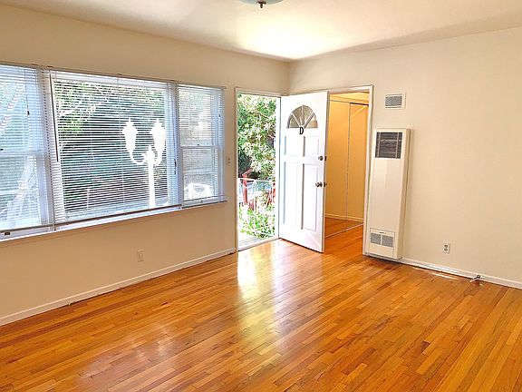 2nd image of 944 19th St APT D