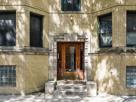 2nd image of 4178 N Clarendon Ave #2S