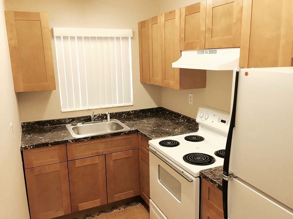 1st image of 475 SE 30th St APT 9