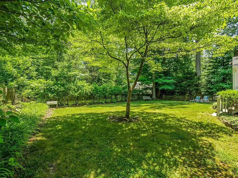 322 Noroton Ave — Photo 34