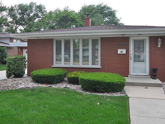 2nd image of 852 E 165th St