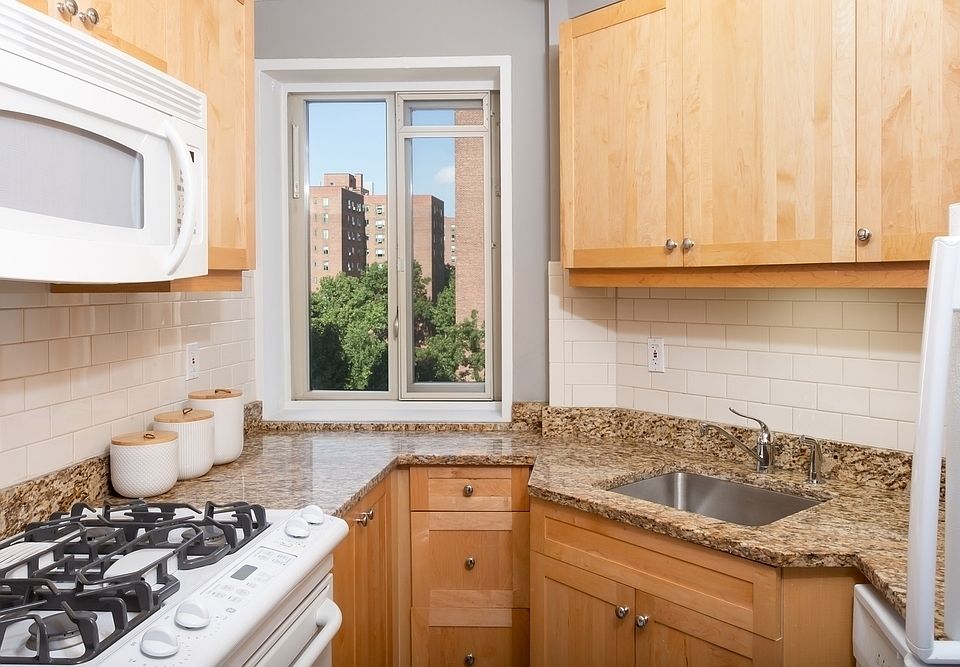 1st image of 270 1st Ave APT 7D